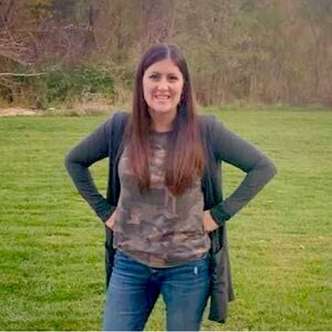 Meet your Posher, Alicia😃 🛍️ 💕